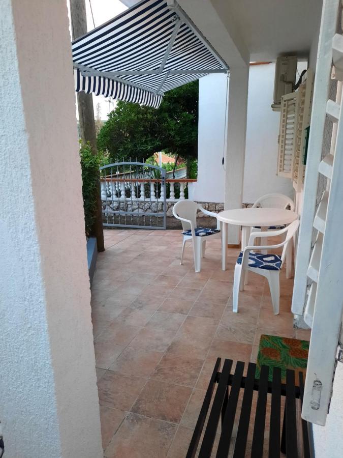 Apartmani Ana-Lora Lopar Exterior foto