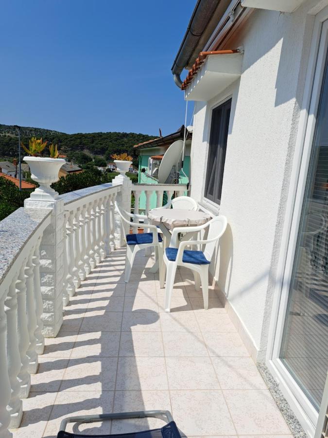 Apartmani Ana-Lora Lopar Exterior foto